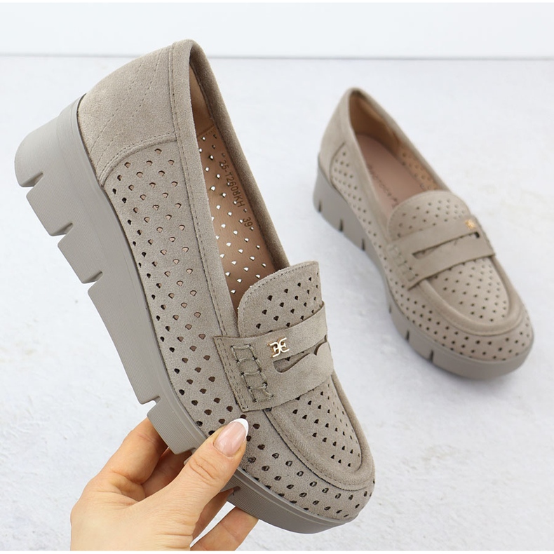 Frauenmokassins für ein offenes Keil Khaki Potocki 12608 beige 1