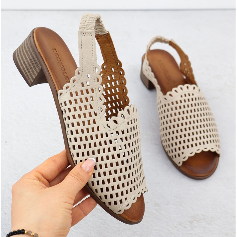 Beige Openwork Frauenledersandalen Beige T.Sokolski L25-707 1