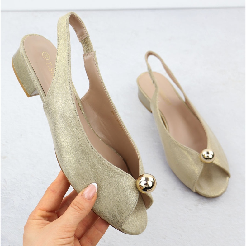 Low -theeled Sandalen von Frauen Golden T.Sokolski 136 1