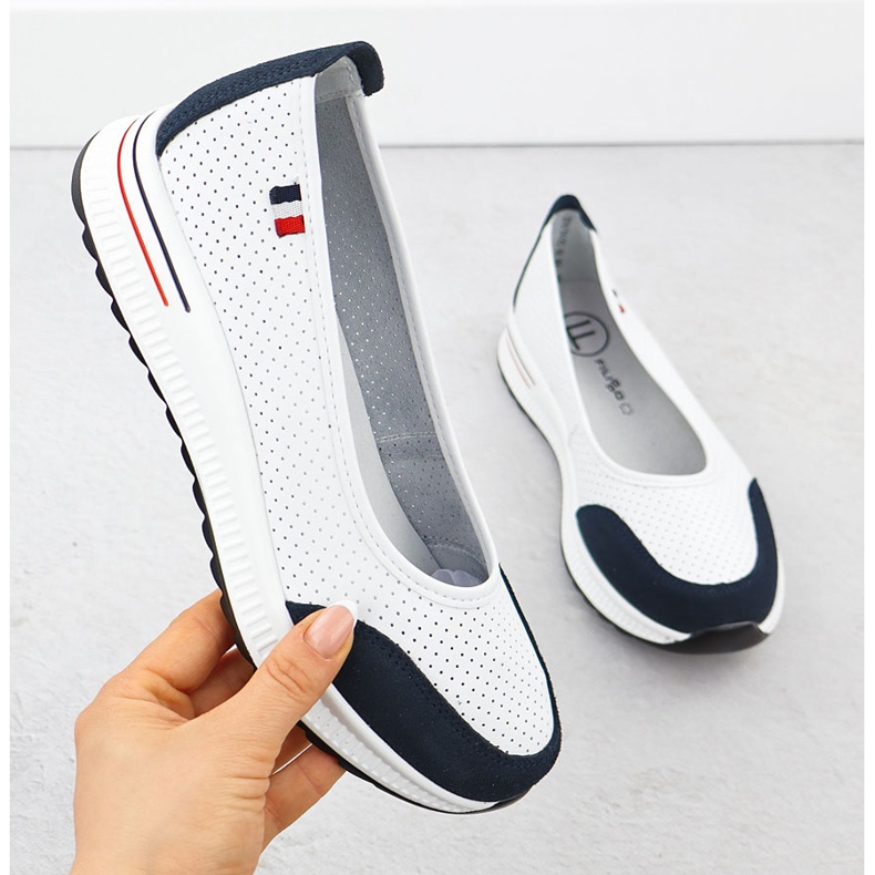 Openwork Leder -Ballerinas auf der White Filippo 6134 -Plattform weiß 1