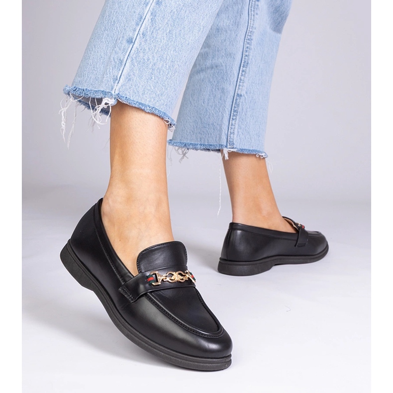 Schwarze Slipper mit Goldverzierung 1