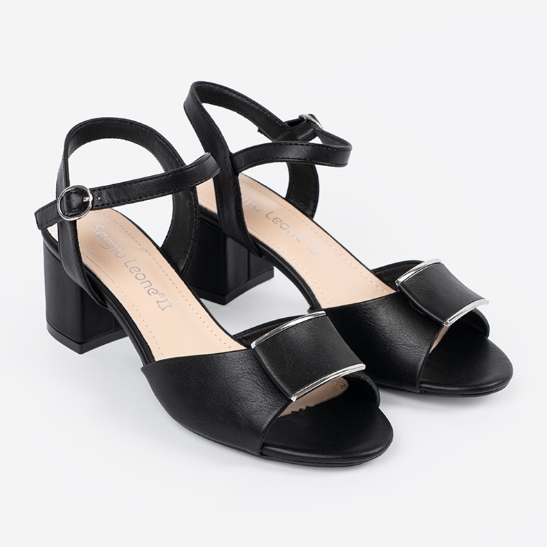 Sergio Leone Sandalen auf der Säule von Frauen mit einem schwarzen Absatz im Freien 1