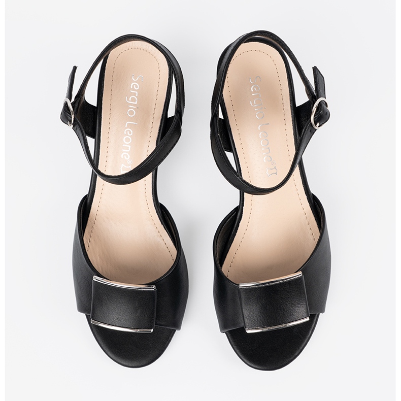 Sergio Leone Sandalen auf der Säule von Frauen mit einem schwarzen Absatz im Freien 2