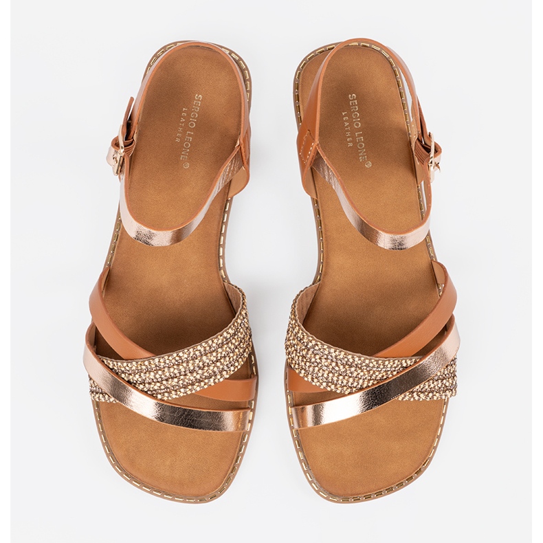 Braune Frauensandalen auf einer flachen Sohle Sergio Leone 1