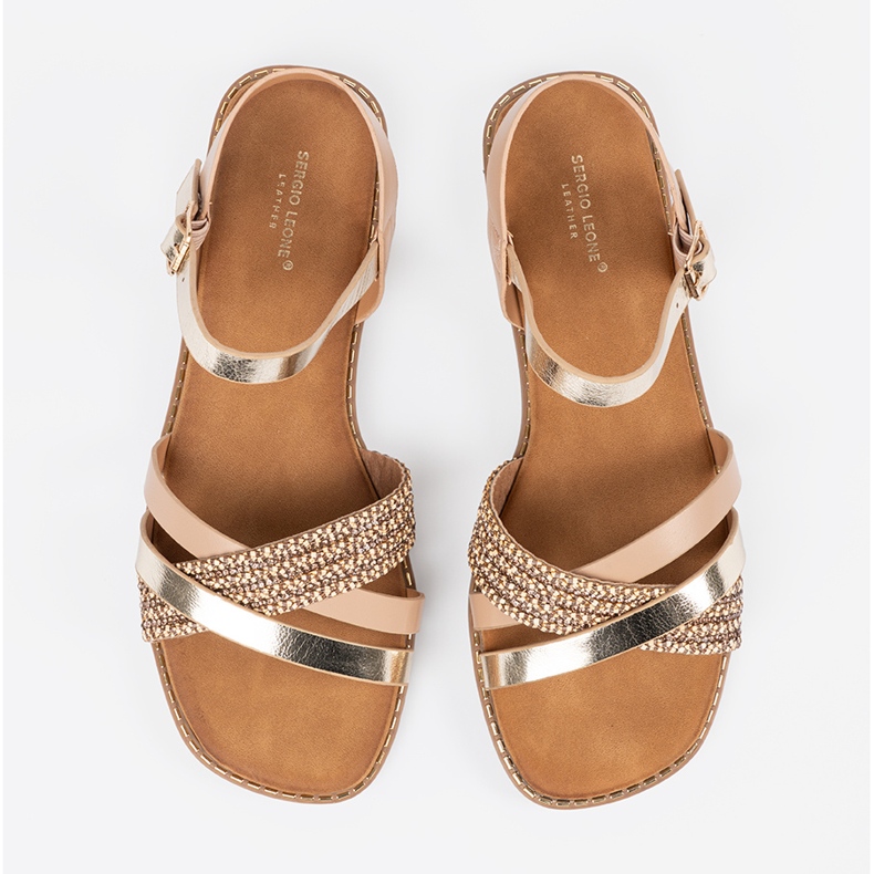 Goldene Frauensandalen auf einem flachen Sohle Sergio Leone 2