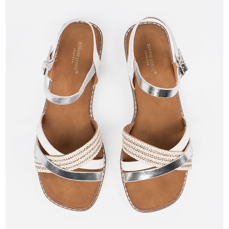 Weiße Frauensandalen auf einem flachen Sohle Sergio Leone 2