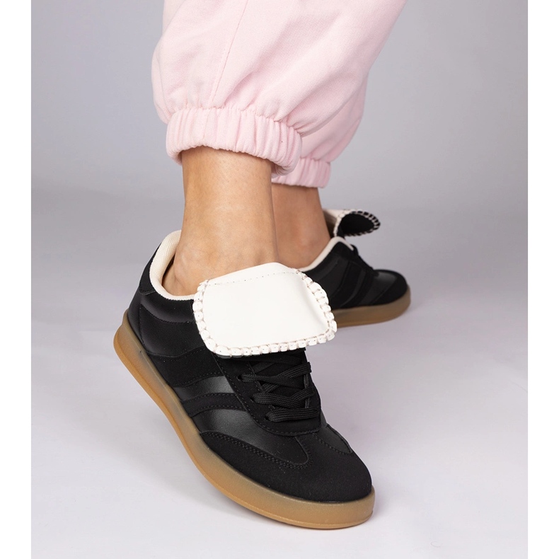 Schwarze Turnschuhe Frauensport -Sneaker 1