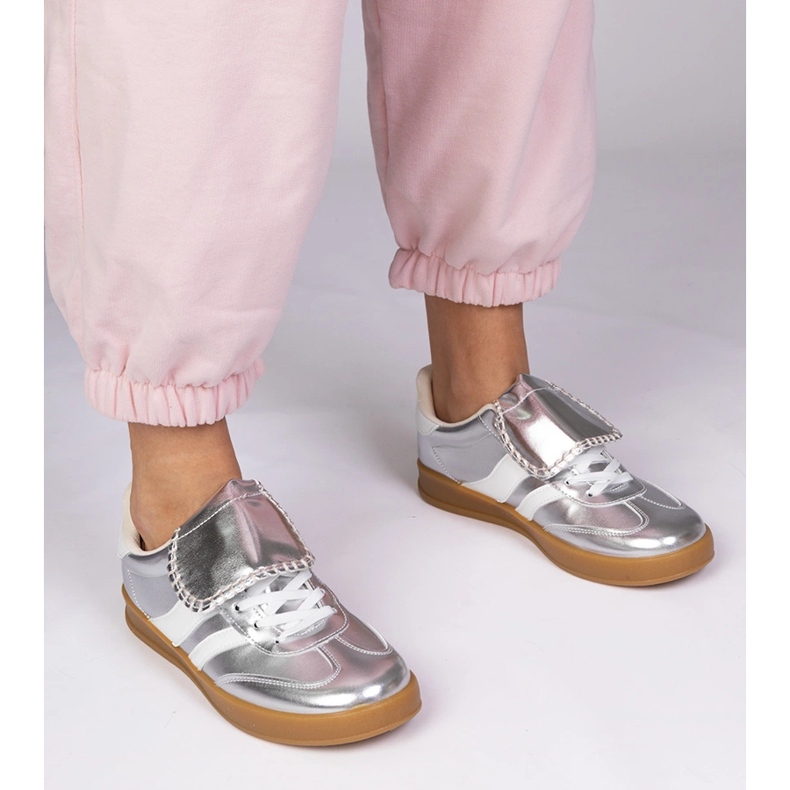Silber -Turnschuhe Frauensport -Sneaker 1