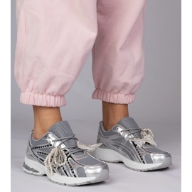 Silber -Turnschuhe mit abnehmbaren Dekorationen 1