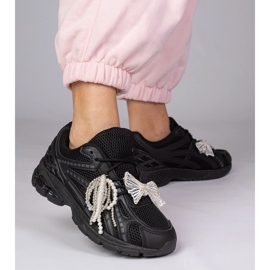 Schwarze Turnschuhe mit abnehmbaren Dekorationen 2