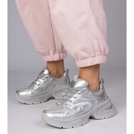Silbersport -Turnschuhe auf einer dicken Sohle silber- 2
