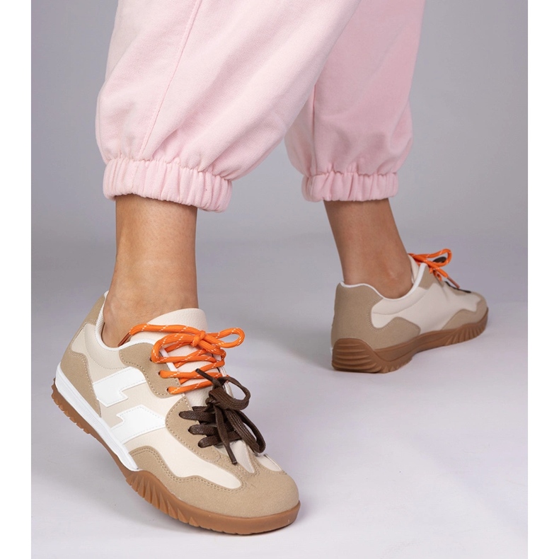 Beige Sneakers Turnschuhe mit farbenfrohen Schnürsenkel 1