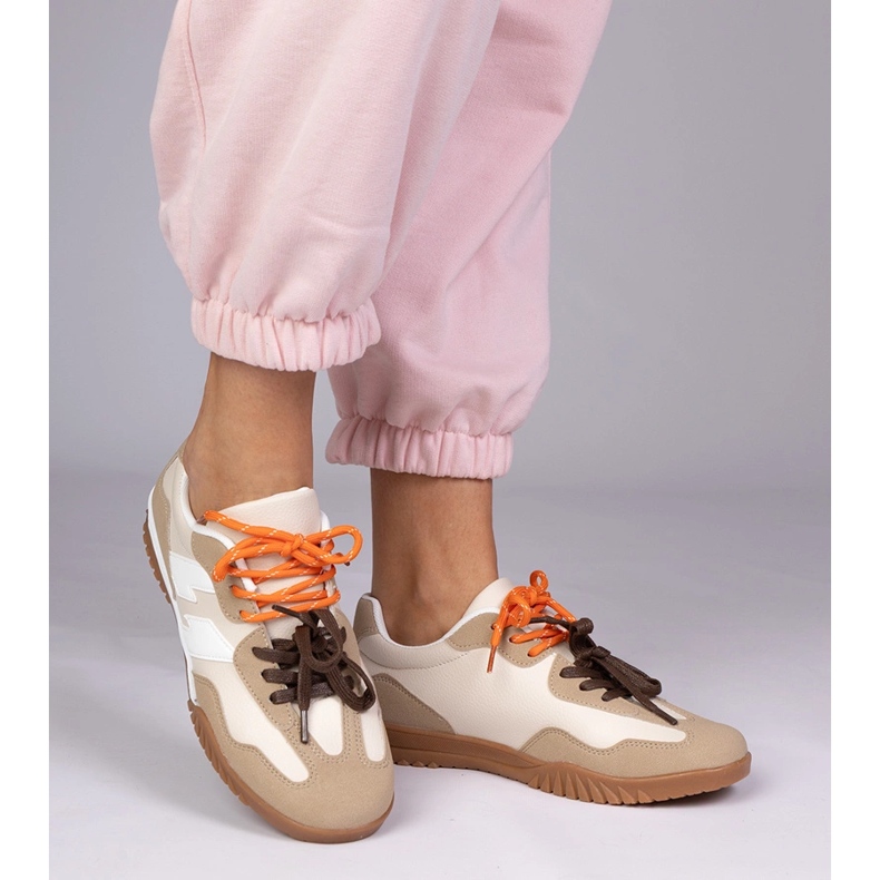 Beige Sneakers Turnschuhe mit farbenfrohen Schnürsenkel 2