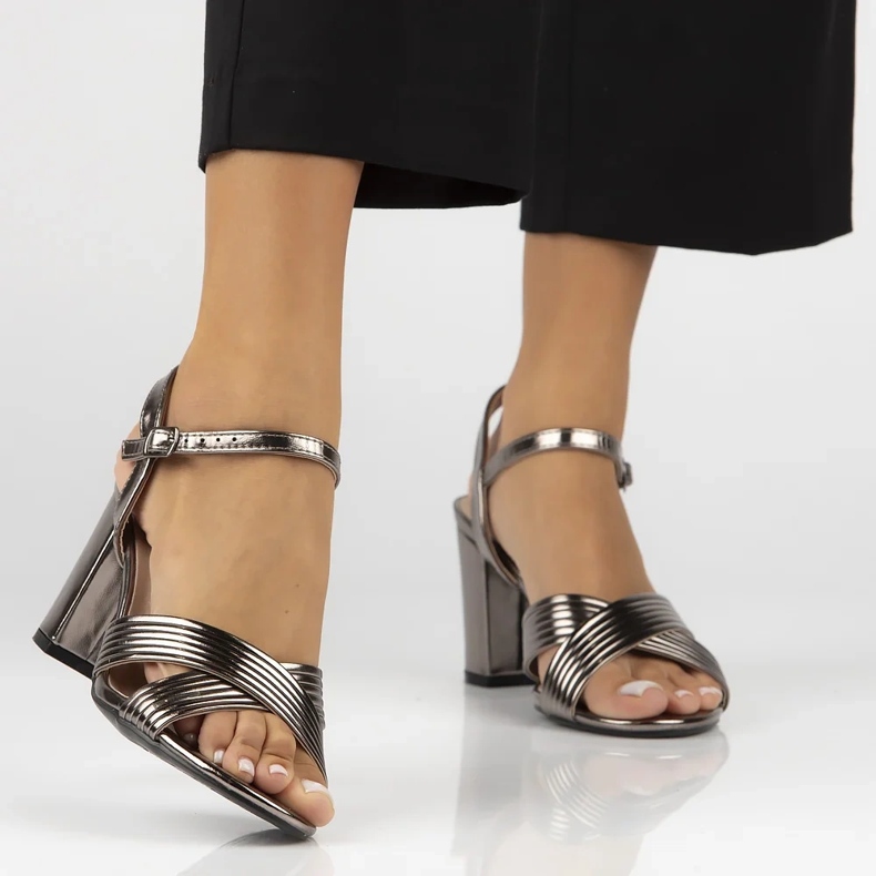 Filippo Damen -Ledersandalen für Frauen auf dem DS6901/25 GN Graphit Steel Post schwarz 2