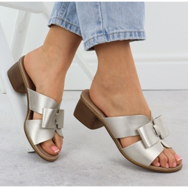 Damenleder-Flip-Flops auf dem Złote Remonte R8759-90 Block golden 4