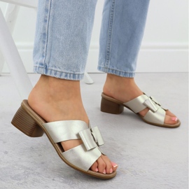 Damenleder-Flip-Flops auf dem Złote Remonte R8759-90 Block golden 5