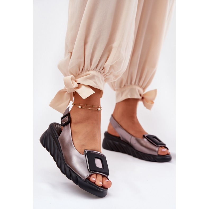 Damen -Ledersandalen mit einem Keil mit Dekoration Artiker 56C2158 Graphit silber- 2