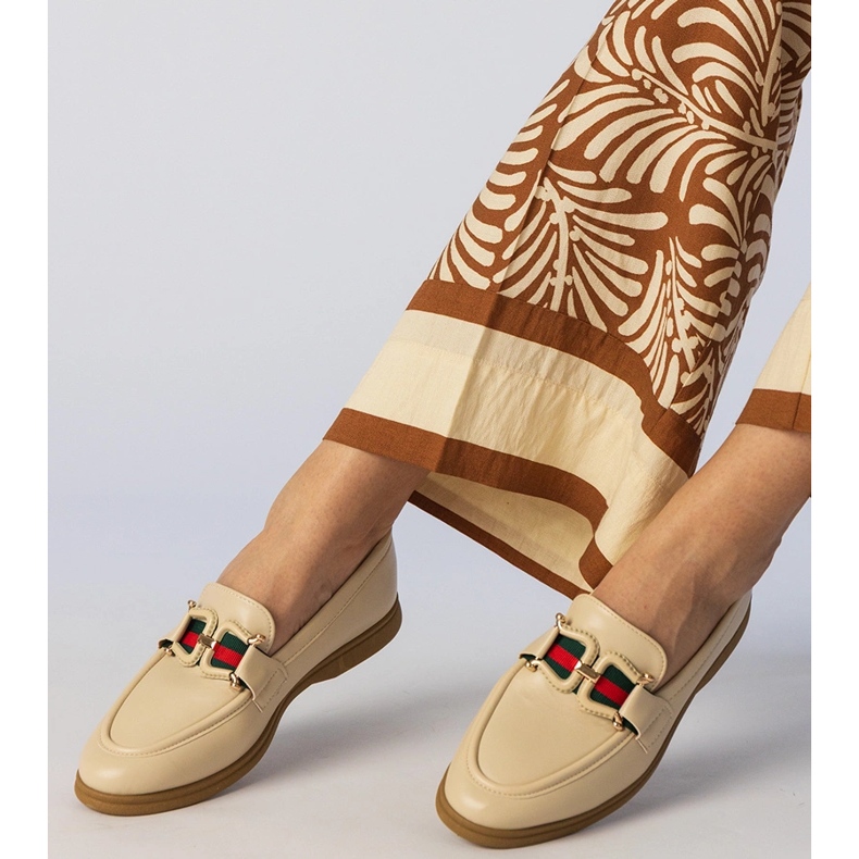 Cremige Öko -Leder -Laibers mit einer Verzierung beige 1