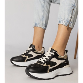 Schwarze Sport -Turnschuhe mit einem geflochtenen Einsatz 5