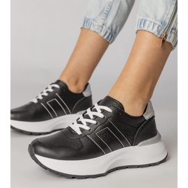 Schwarze Sport -Turnschuhe mit einem silbernen Einsatz 1