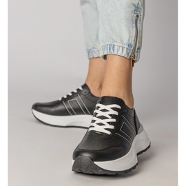 Schwarze Sport -Turnschuhe mit einem silbernen Einsatz 3