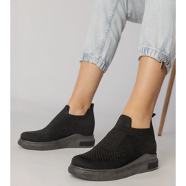 Schwarze Socken -Turnschuhe eingefügt 1