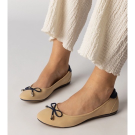 Beige Ballerinas verziert mit einer Schleife von Maddalena 1