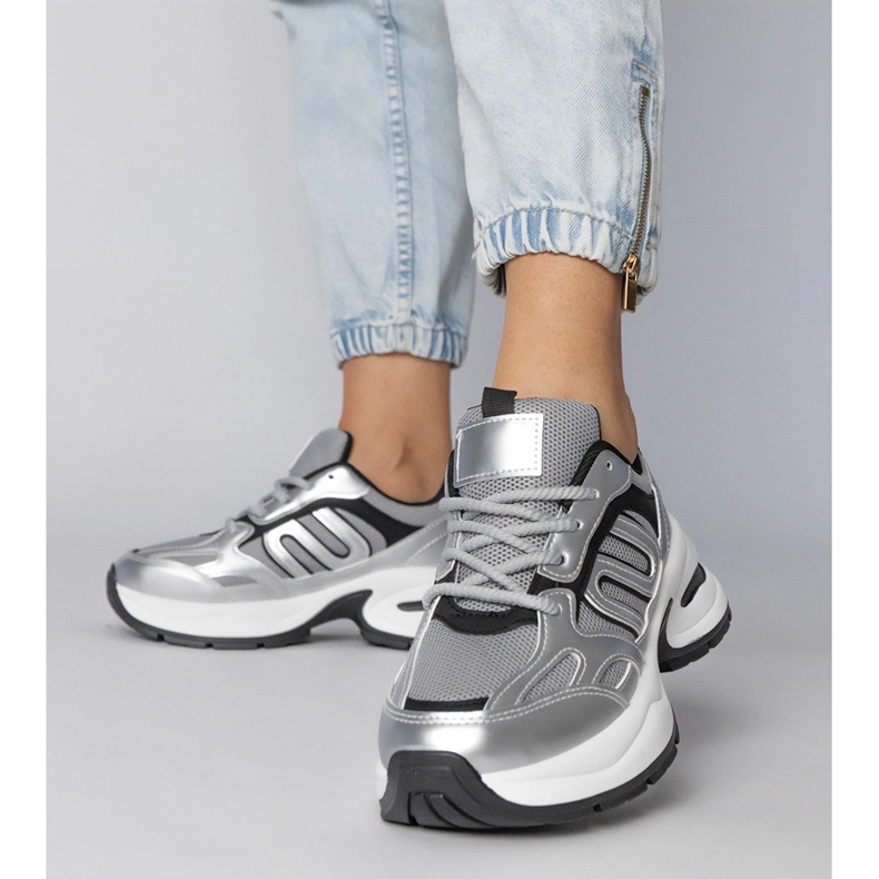 Silbersport -Turnschuhe auf einer massiven Sohle 2