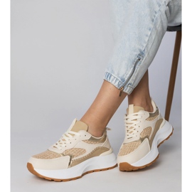 Beige Sportsneaker mit einem geflochtenen Einsatz 2