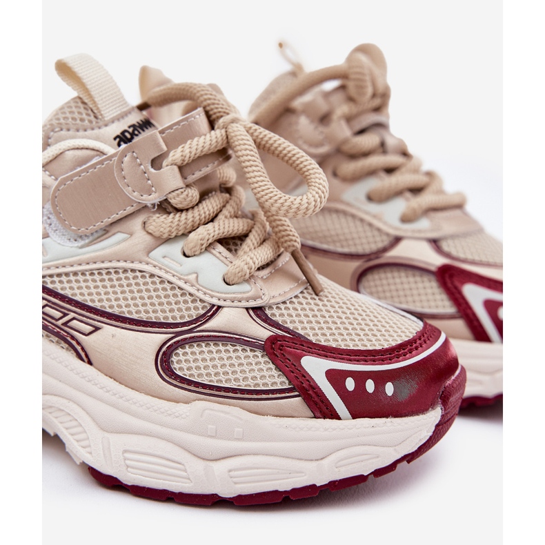 Kinder -Turnschuhe auf einer dicken goldenen Sohle 2