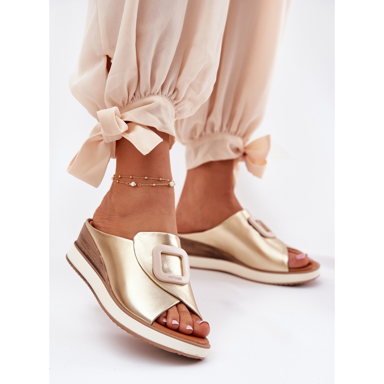 Damen -Leder -Flip -Flops auf dem Artiker 56C2146 Keil golden 2