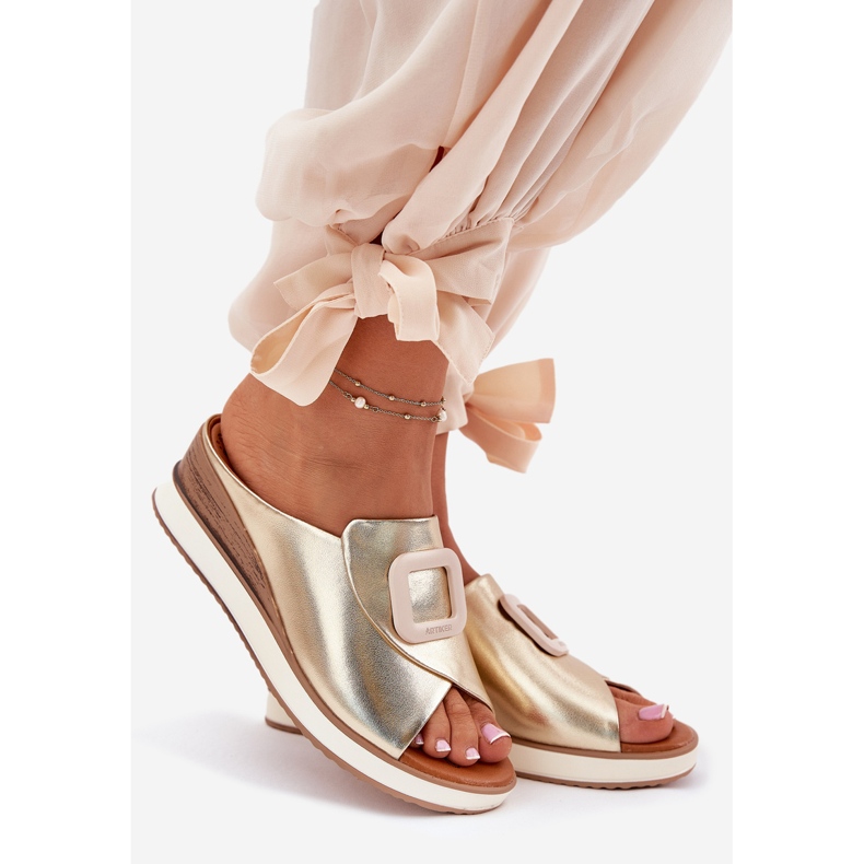 Damen -Leder -Flip -Flops auf dem Artiker 56C2146 Keil golden 1