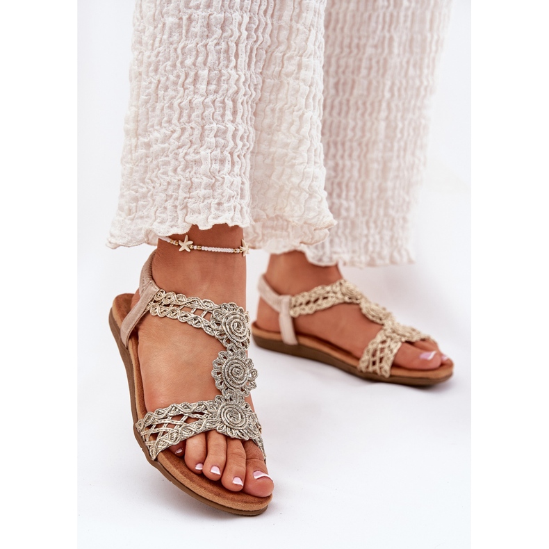 Flache Frauensandalen mit einem Spitzenmuster Artiker 56C1281 PLN golden 2