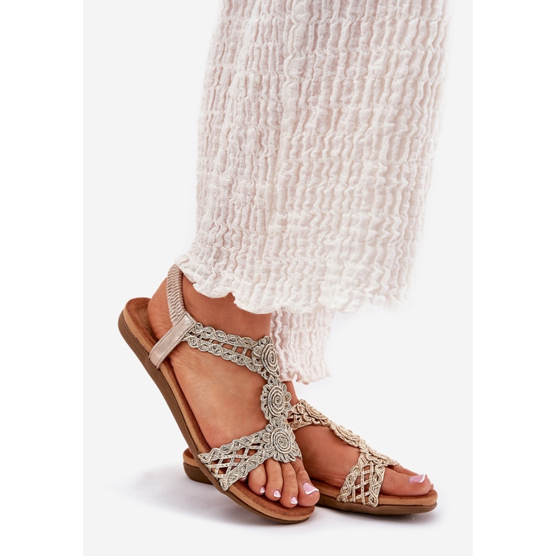 Flache Frauensandalen mit einem Spitzenmuster Artiker 56C1281 PLN golden 1