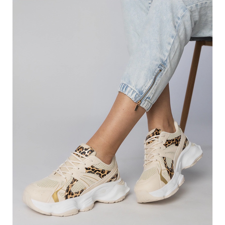 Panther -Sport -Turnschuhe auf einer massiven Sohle beige 2