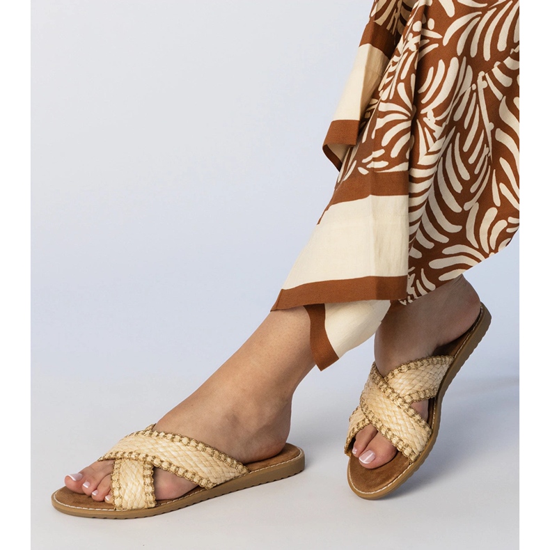 Beige Frauenpantoffeln für Frauen 2