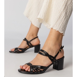 Schwarze Damensandalen mit hohen Absätzen 1