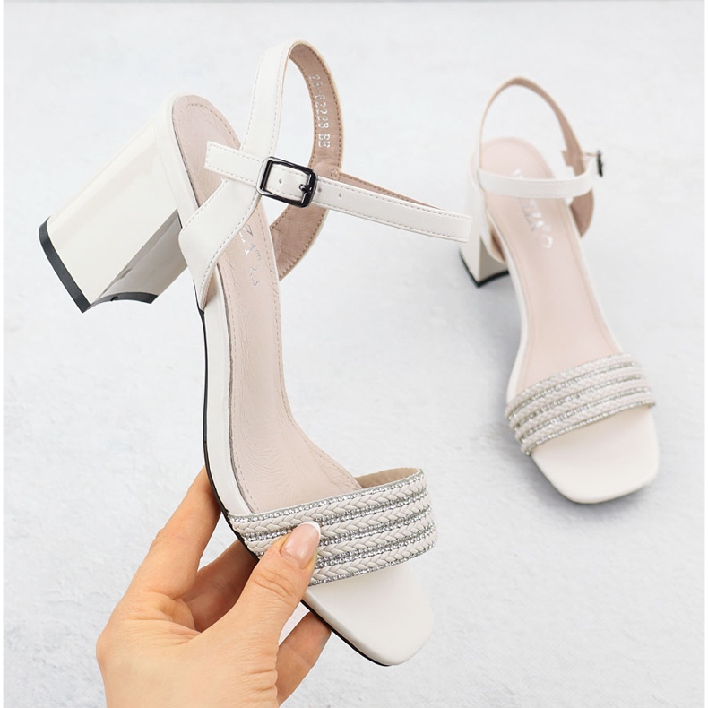Frauensandalen auf der Säule Beige Vinceza 62228 1