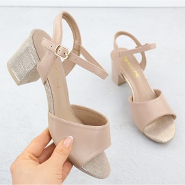 Frauensandalen auf der Säule Beige Vinceza 20275 1