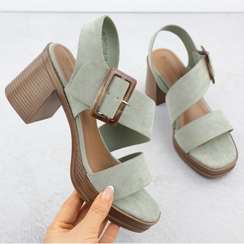 Wildleder -Sandalen für Frauen auf der Green Potocki Post 54307 grün 1