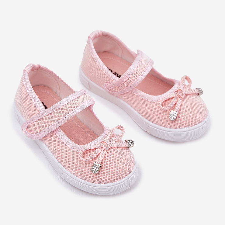 Kinder -Ballerinas mit einem rosa Bogen 2