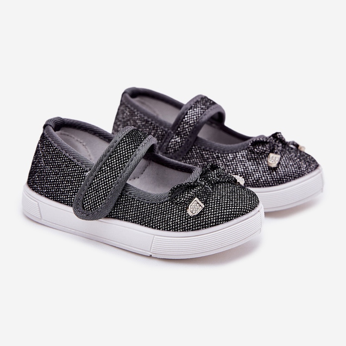 Kinder -Ballerinas mit einem schwarzen Bogen 1