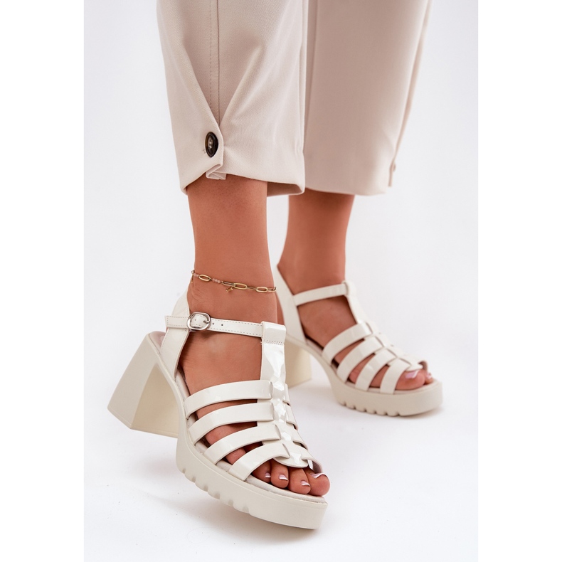 Lackierte Frauen -Ledersandalen für Frauen auf dem Vinceza 66621 Light Bettler Post beige 2