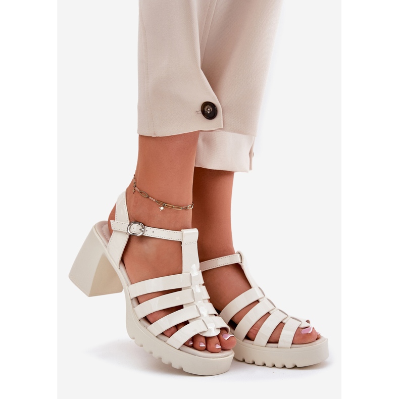 Lackierte Frauen -Ledersandalen für Frauen auf dem Vinceza 66621 Light Bettler Post beige 1