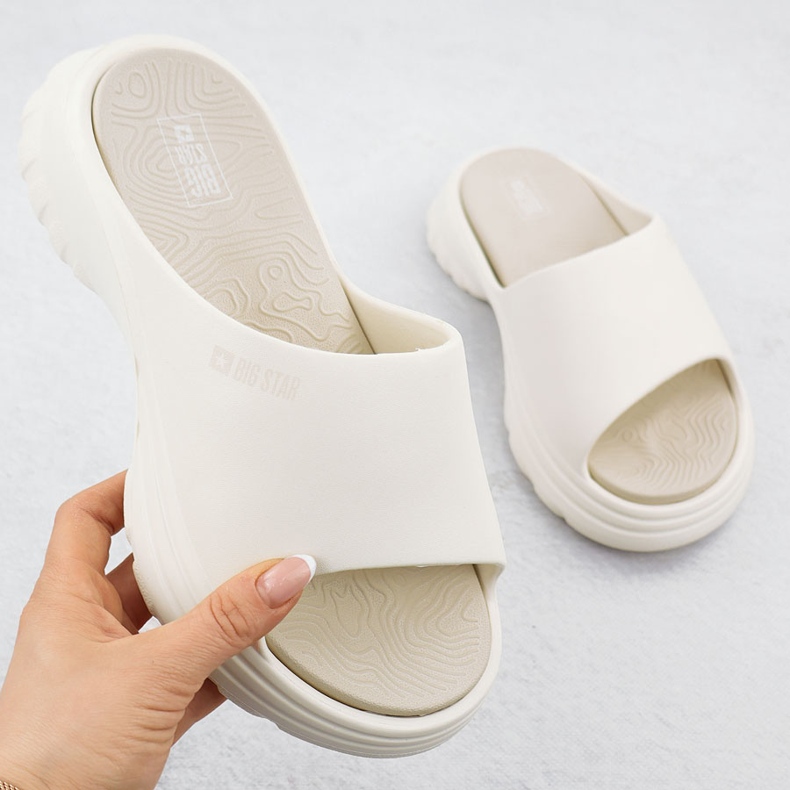 Frauensportflip Flops auf einem dicken alleinigen Big Star RR274A579 beige 1