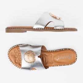 Seastar Silberflip flops mit einer goldenen Dekoration 1