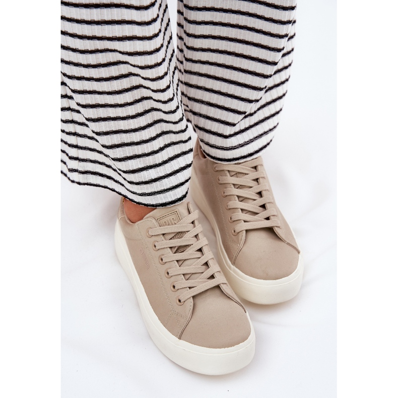 Frauenmaterial -Sneaker auf der Big Star RR274465 Plattform Beige 2
