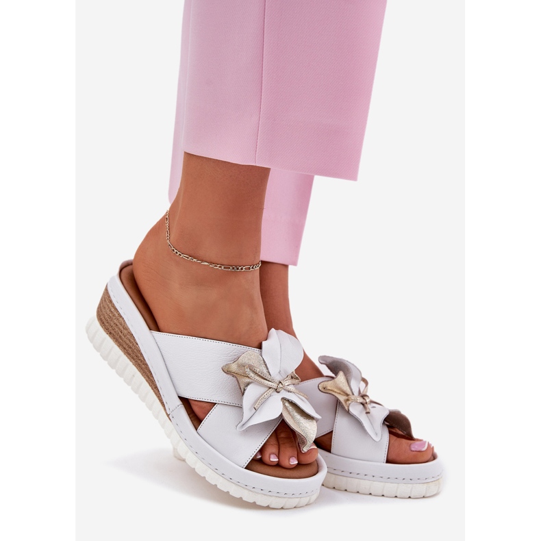 Frauen Lederkeile mit dekorativen Blumenartikern 52C0537 Weiß 1