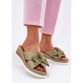 ARTIKER Frauen Lederkeile mit einem dekorativen Blumenartikemer 52C0503 Grün 2