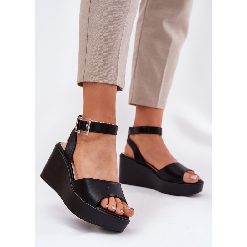 Schwarze Sandalen für Damen mit Keilabsatz 2